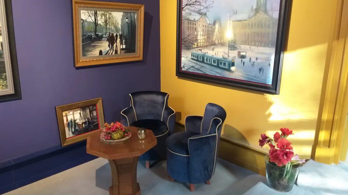 Interieur van kunstgalerij